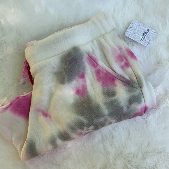 New FREE PEOPLE Tie~Dye 2~PC Set shorts sweatshirt - Picture 7 of 8